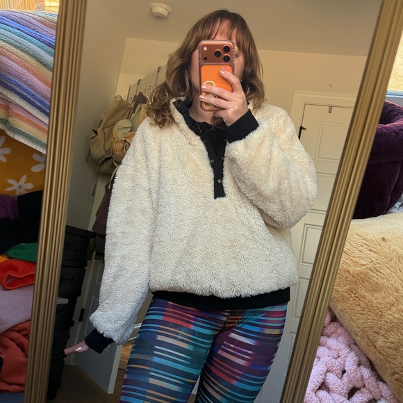 Women's fuzzy sweater - Picture 4 of 6